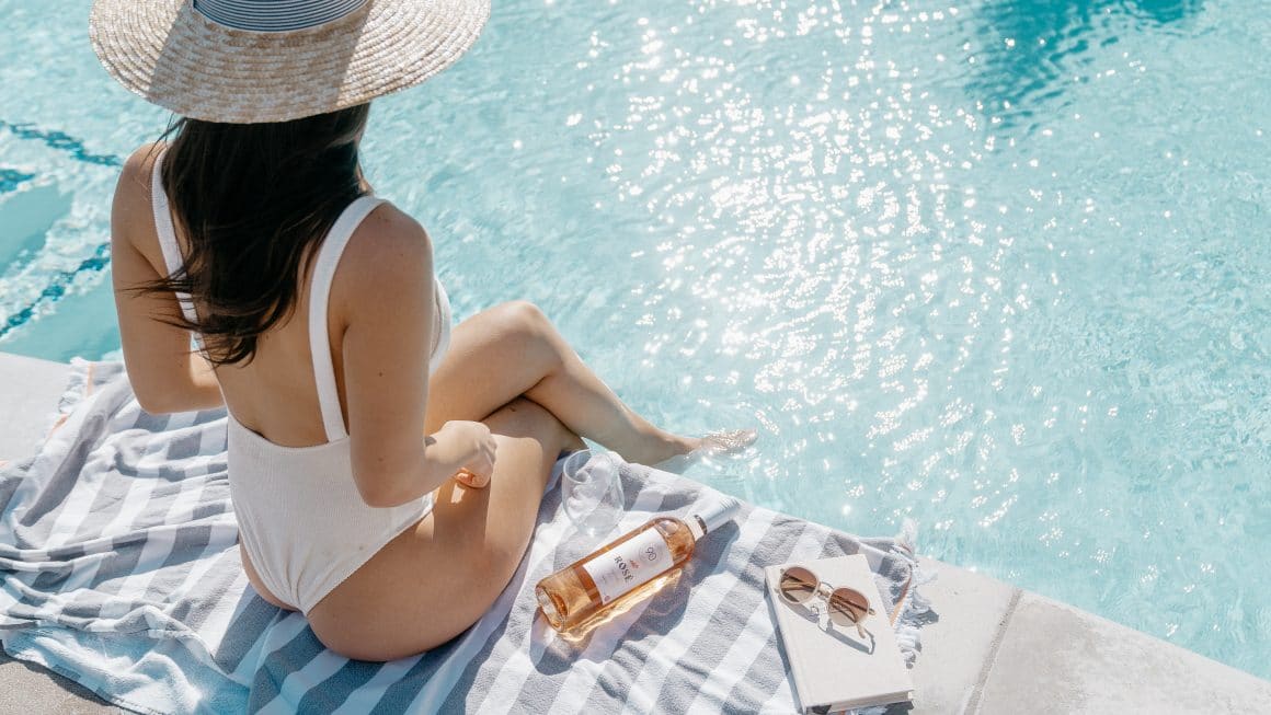 femme piscine